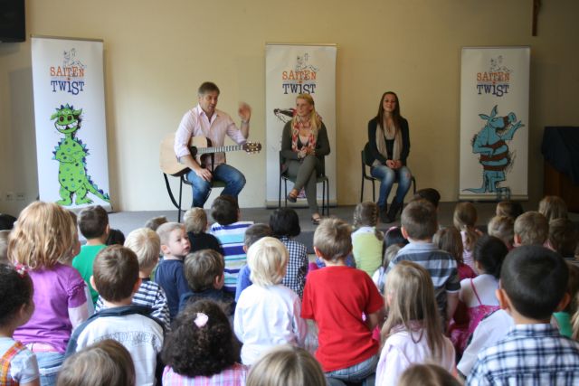 gal/2011/2011 Kita St.Peter/2011 Kathi Abiball 02.07. Bottroper Saalbau 016.JPG